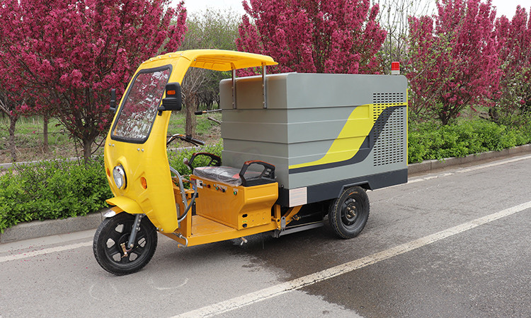 百易環(huán)保電動(dòng)高壓清洗車(chē)使用注意事項(xiàng)