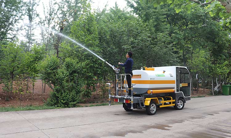 電動(dòng)四輪灑水車(chē)