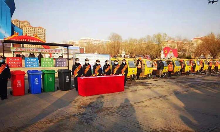 臨清環(huán)衛(wèi)公司推行垃圾分類，百易分類垃圾清運(yùn)車也參與其中