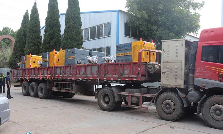 最近，深圳環(huán)衛(wèi)公司引進(jìn)多功能高壓沖洗車，用于環(huán)衛(wèi)人行道快速沖洗和保潔