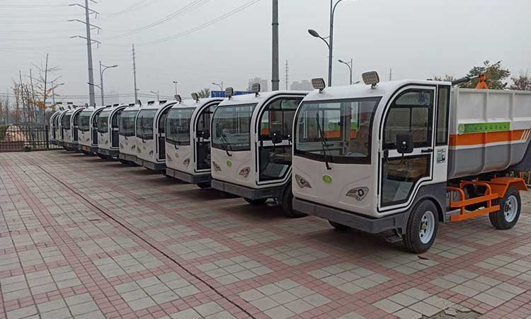 南方環(huán)衛(wèi)公司訂購四輪電動(dòng)垃圾清運(yùn)車