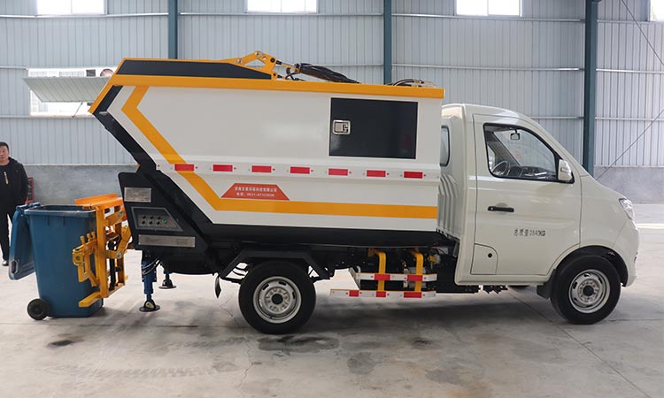 四輪電動(dòng)垃圾清運(yùn)車(chē).jpg