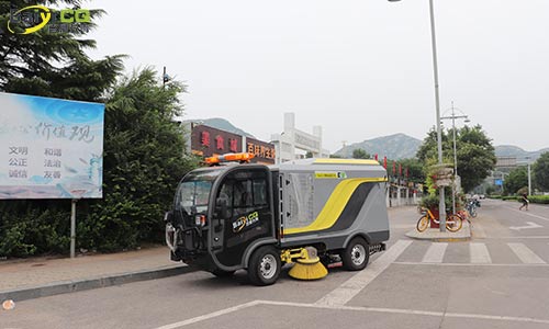 洗掃車(chē)，道路環(huán)衛(wèi)無(wú)揚(yáng)塵環(huán)保作業(yè)
