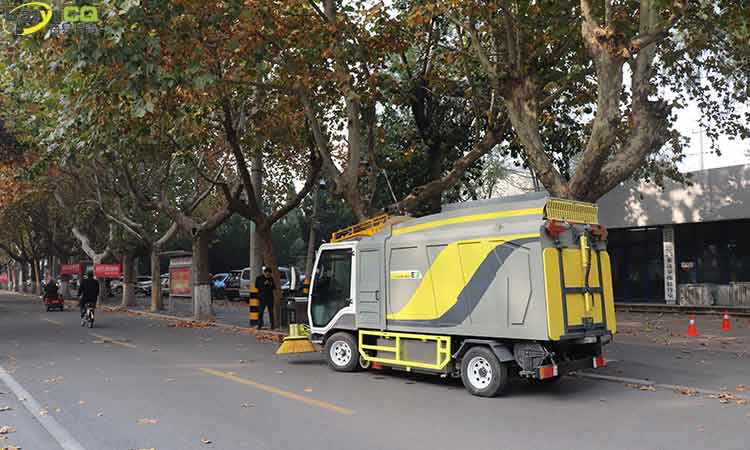 純電動(dòng)樹(shù)葉收集車