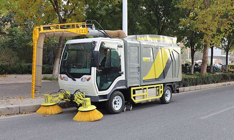 濟(jì)南百易多功能樹葉收集車一車多用,功能全