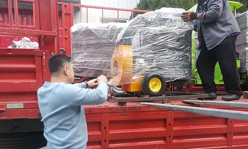 某環(huán)衛(wèi)定制的高壓清洗車，吸葉機(jī)正在裝車準(zhǔn)備發(fā)貨