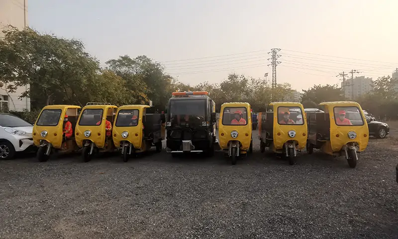 純電動洗掃車及多功能高壓清洗車發(fā)往河南某環(huán)衛(wèi)公司，交接完成！