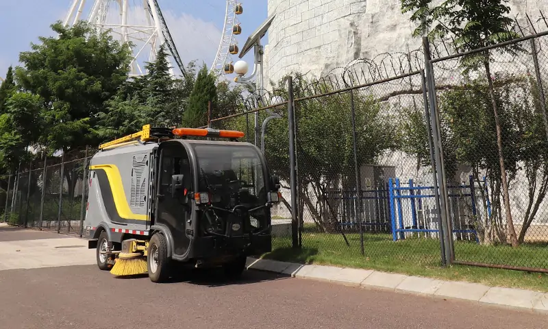 更新迭代再升級(jí)！小型純電動(dòng)洗掃車(chē)功能更完善，系統(tǒng)更全面！