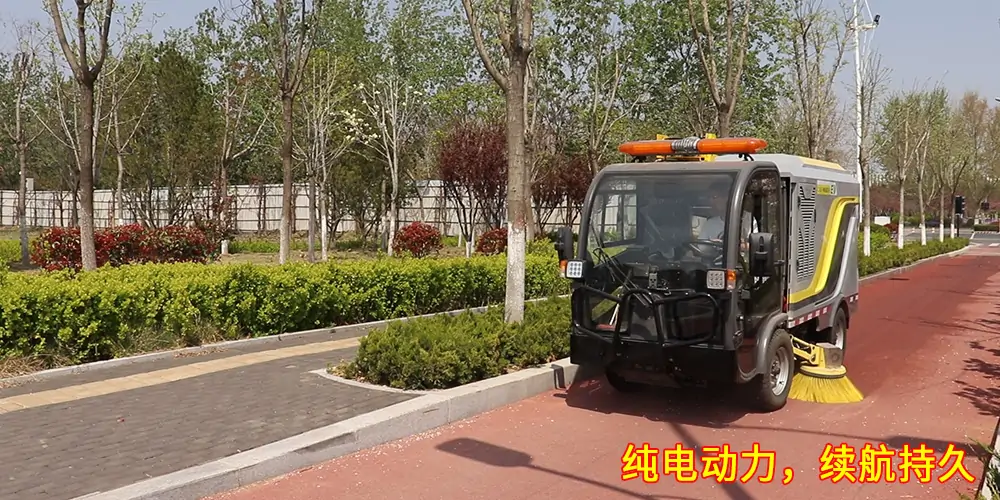 道路洗掃車，路面污漬清潔“專家”_電動(dòng)洗掃車_環(huán)衛(wèi)洗掃車_小型洗掃車