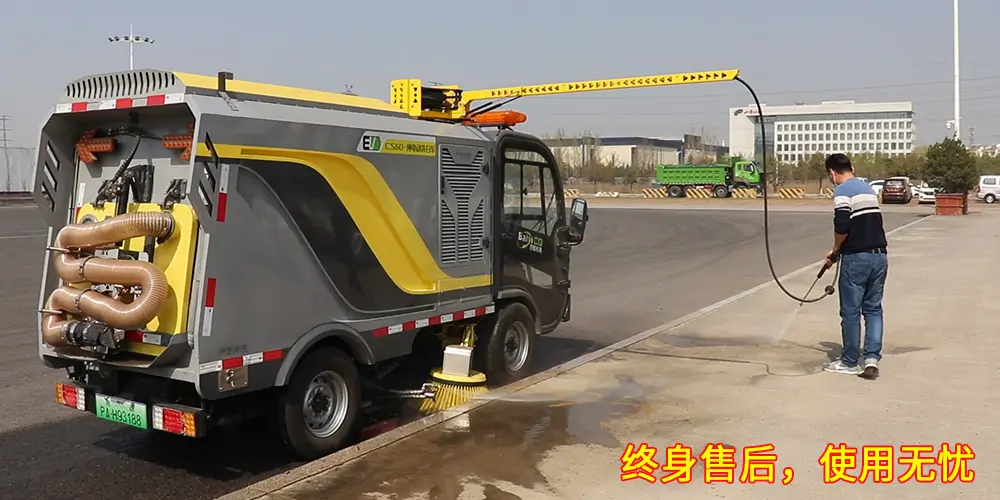 道路洗掃車，路面污漬清潔“專家”_電動(dòng)洗掃車_環(huán)衛(wèi)洗掃車_小型洗掃車