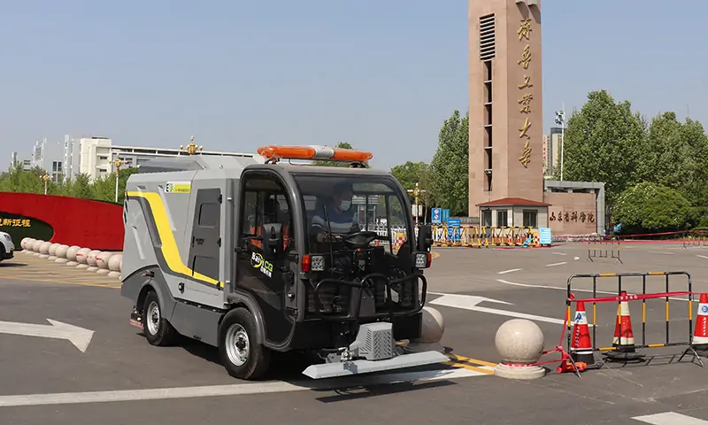 人行道、輔道也能使用的深度清潔車(chē)？打破傳統(tǒng)路面清掃模式，開(kāi)創(chuàng)背街小巷深度清潔新時(shí)代！
