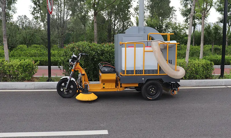 純電動三輪樹葉收集車，景區(qū)園林物業(yè)狹窄區(qū)域落葉收集轉(zhuǎn)運(yùn)專用車！