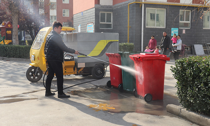 純電動(dòng)高壓沖洗車，人行道輔道路沿石一沖即凈！手持噴槍用處更廣！