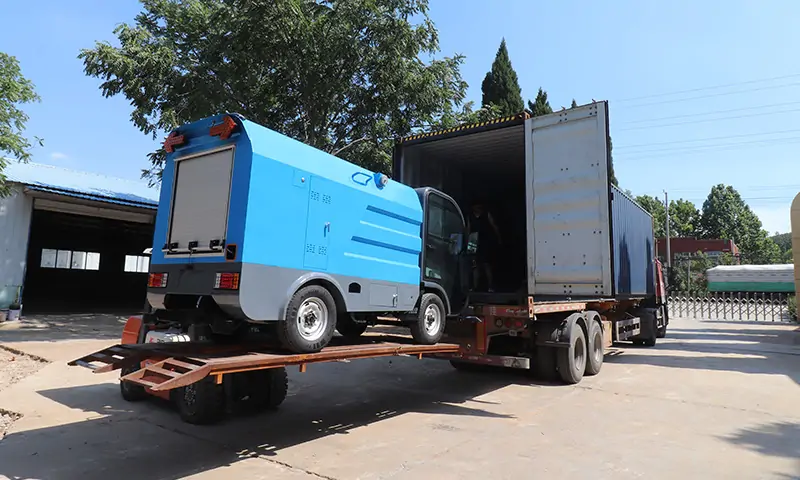 四輪多功能高壓沖洗車發(fā)貨沙特阿拉伯，為世界環(huán)衛(wèi)作出貢獻(xiàn)！