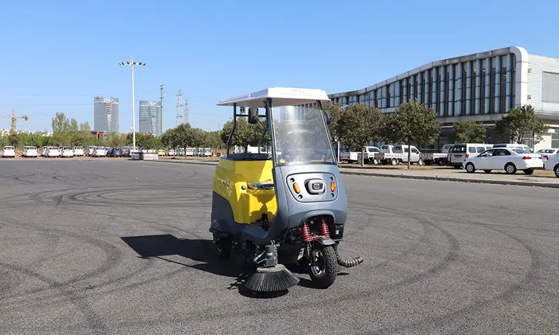 純電動(dòng)小型掃地車(chē)：環(huán)衛(wèi)新利器