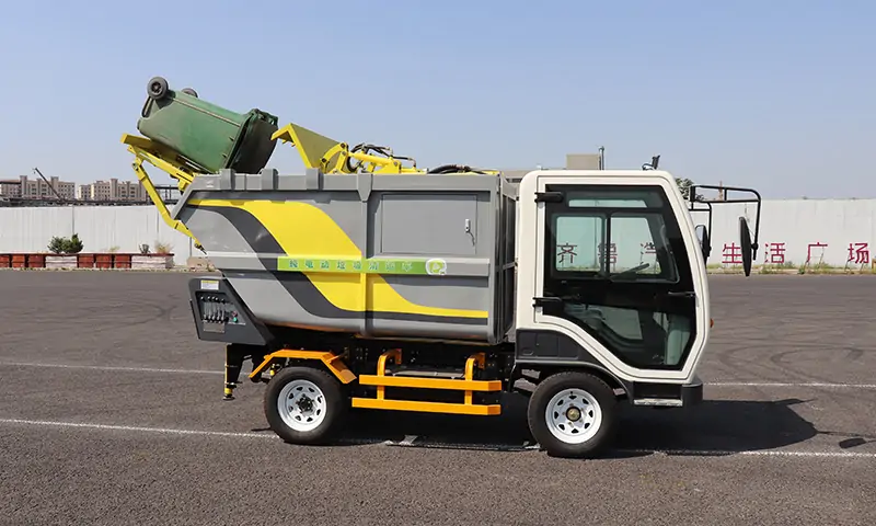 后裝式垃圾車：小區(qū)與廠區(qū)的理想選擇！垃圾轉(zhuǎn)運(yùn)好幫手！
