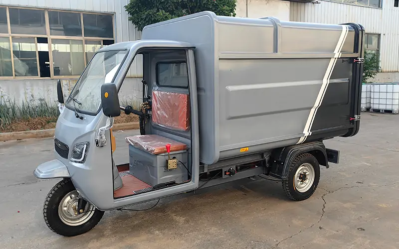 側(cè)裝式垃圾清運(yùn)車(chē)BY-L30