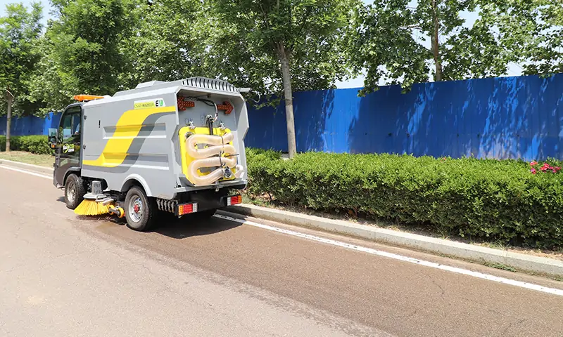 純電動(dòng)洗掃車(chē)：引領(lǐng)綠色道路清潔新時(shí)代，顛覆傳統(tǒng)洗掃模式！