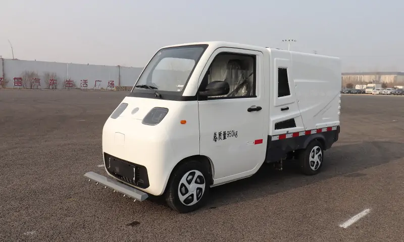 純電動(dòng)小型道路養(yǎng)護(hù)車，道路清潔養(yǎng)護(hù)專用設(shè)備，經(jīng)濟(jì)環(huán)保，可上牌照