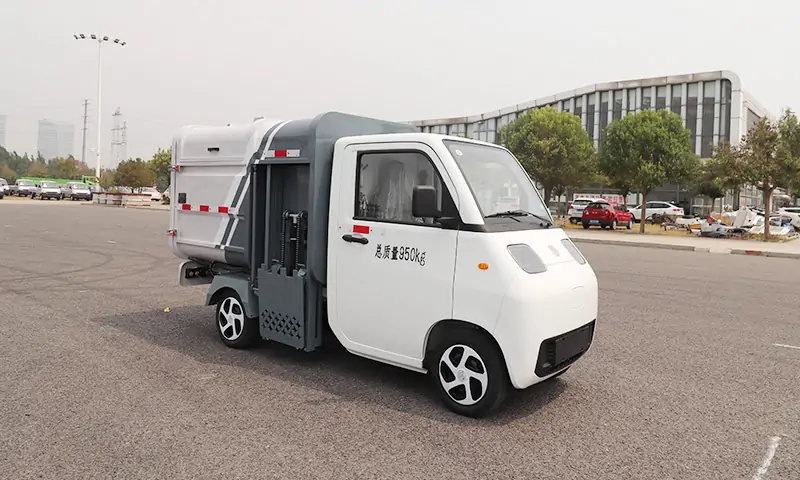 新能源四輪側(cè)裝垃圾清運(yùn)車：垃圾轉(zhuǎn)運(yùn)創(chuàng)新專業(yè)設(shè)備，有公告，可上牌