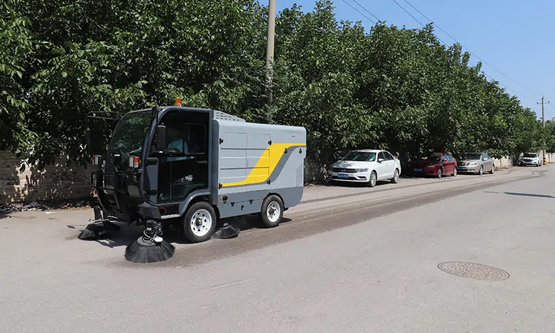 純電動(dòng)清掃車(chē)：城市清潔新風(fēng)尚，道路清掃專(zhuān)家。