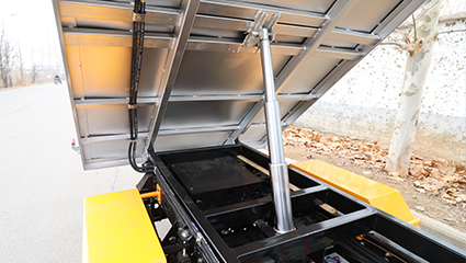 四輪側(cè)裝式垃圾清運(yùn)車BY-L50動力系統(tǒng)