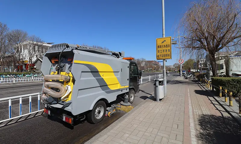 純電動(dòng)洗掃車(chē)：高效環(huán)保的道路清潔解決方案