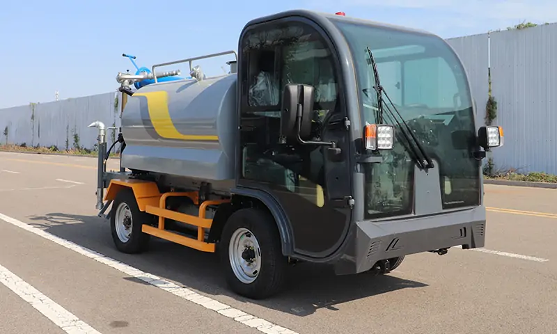 城市美容師的"智能畫筆"：新能源灑水車開啟環(huán)衛(wèi)作業(yè)新篇章