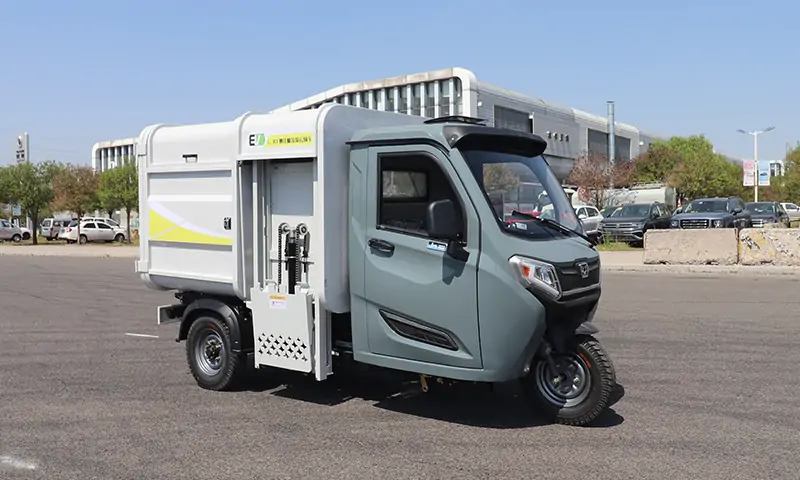 新能源側(cè)裝式垃圾車：城市環(huán)境清潔的高效利器