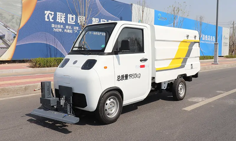 綠色環(huán)保、高效便捷——新能源樹葉收集車助力城市秋季環(huán)衛(wèi)