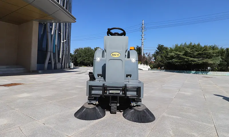 智能清掃新時(shí)代——純電動(dòng)三輪駕駛式清掃車(chē)全面提升環(huán)衛(wèi)效率