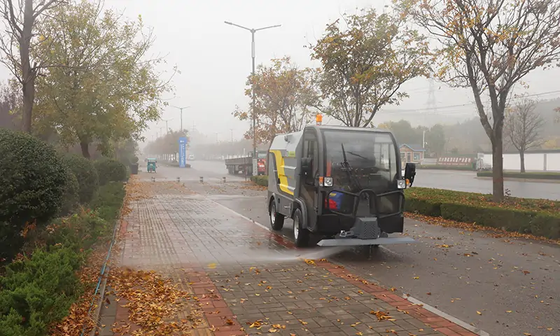 城市清潔“新利器”——純電動(dòng)四輪高壓清洗車助力綠色環(huán)衛(wèi)