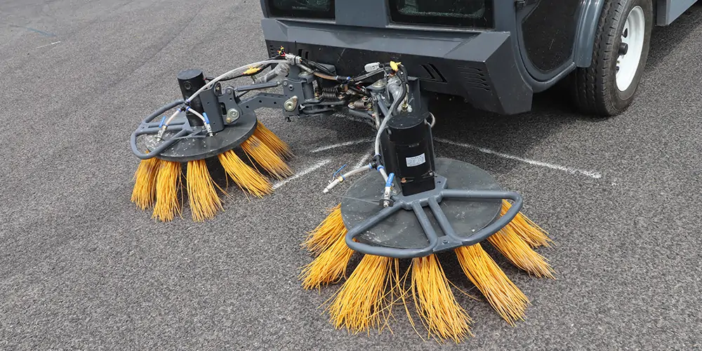 樹葉收集車，新能源樹葉收集車，多功能樹葉收集車，四輪樹葉收集車