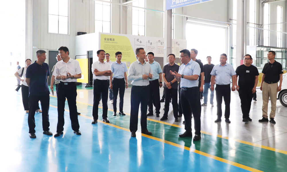 熱烈歡迎區(qū)委書記肖輝、區(qū)委常委辦公室主任劉興文、副區(qū)長趙魯及各相關(guān)部門領(lǐng)導(dǎo)蒞臨我司調(diào)研指導(dǎo)！