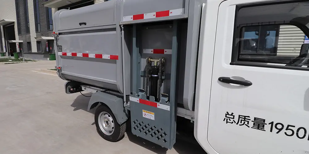 新能源垃圾車(chē)，側(cè)裝垃圾車(chē)，小型垃圾清運(yùn)車(chē)，純電動(dòng)垃圾車(chē)