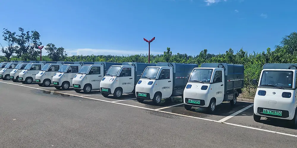 新能源側(cè)裝垃圾車，側(cè)裝式垃圾車，垃圾車，小型垃圾車