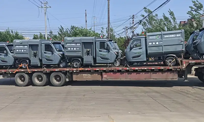 新能源側(cè)裝式垃圾清運車到貨 助力城市智慧環(huán)衛(wèi)建設(shè)