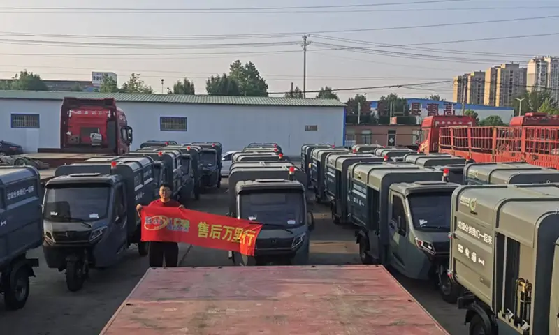 新能源側(cè)裝式垃圾清運(yùn)車交付 使用體驗(yàn)全面升級(jí)