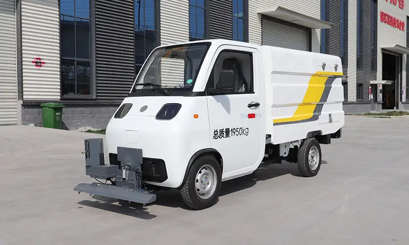 新能源路面養(yǎng)護(hù)車：高效、環(huán)保的城市清潔好幫手