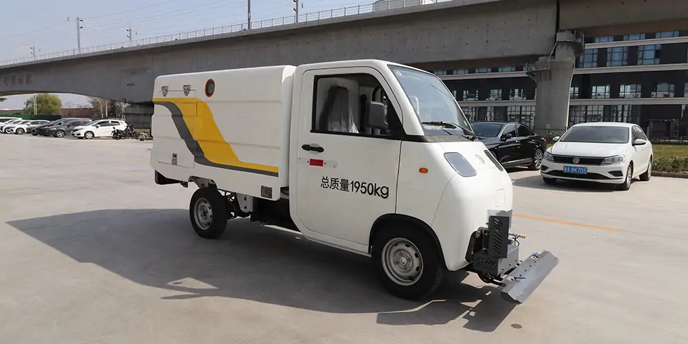 新能源路面養(yǎng)護車，高壓清洗車，高壓沖洗車，路面養(yǎng)護車