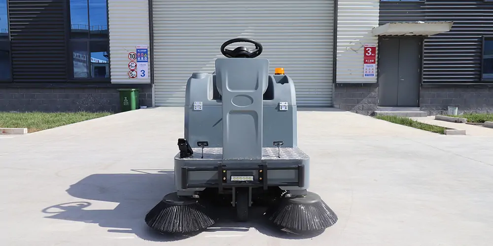 純電動(dòng)清掃車：多場(chǎng)景清潔的高效解決方案
