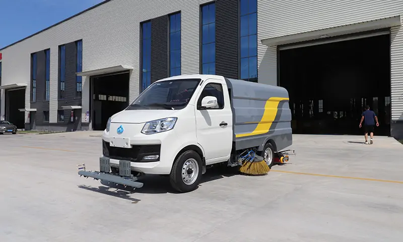 純電動(dòng)洗掃車亮相客戶使用現(xiàn)場(chǎng)——智能環(huán)衛(wèi)裝備助力城市清潔新升級(jí)